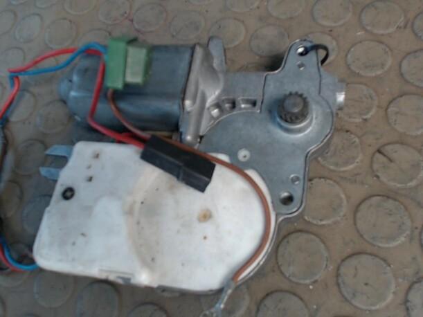Foto: MOTOR SCHIEBEDACH eines Opel Vectra CD