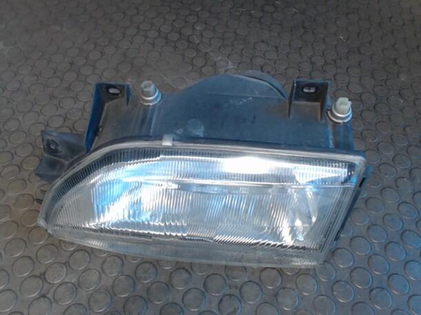 Foto: SCHEINWERFER LINKS eines Ford Escort Trendline