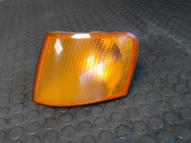 Foto: BLINKER VORN LINKS eines Ford Escort Trendline