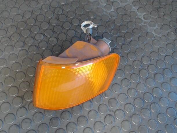 Foto: BLINKER VORN LINKS eines Ford Escort Trendline