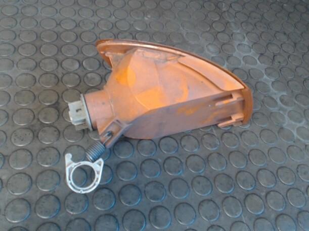 Foto: BLINKER VORN LINKS eines Ford Escort Trendline