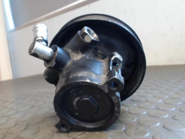 Foto: PUMPE SERVOLENKUNG eines Ford Escort Trendline