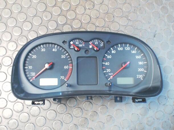 Foto: TACHOEINHEIT eines VW Golf 1.4 Aktion Trendline