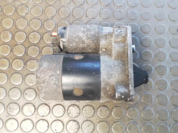 Foto: ANLASSER / STARTER eines Renault Clio CL