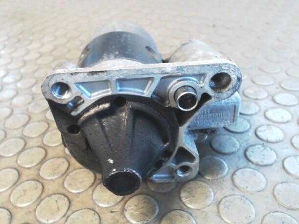 Foto: ANLASSER / STARTER eines Renault Clio CL