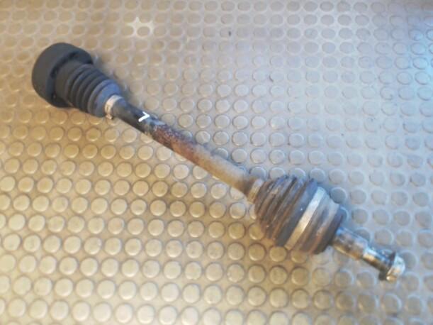 Foto: ANTRIEBSWELLE VORNE LINKS eines Audi A3 1.6
