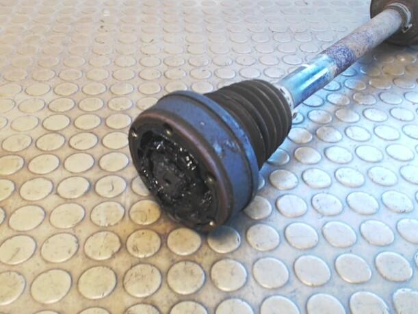 Foto: ANTRIEBSWELLE VORNE LINKS eines Audi A3 1.6
