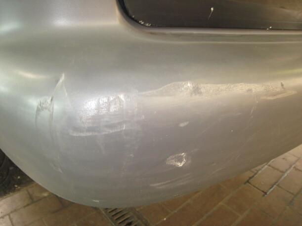Foto: STOßSTANGE / STOSSFÄNGER HINTEN KURZER RADSTAND eines Chrysler Voyager 2.5 TD CLX