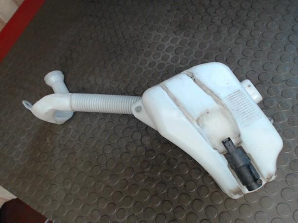Foto: SCHEIBENWASCHBEHÄLTER eines Citroen C3 Pluriel 1.4