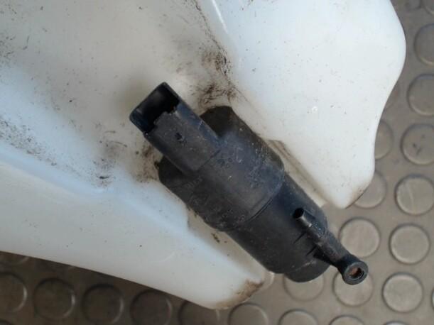 Foto: SCHEIBENWASCHBEHÄLTER eines Citroen C3 Pluriel 1.4