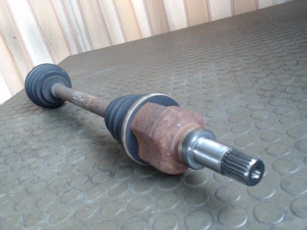 Foto: ANTRIEBSWELLE VORN LINKS eines Citroen C3 Pluriel 1.4 GT