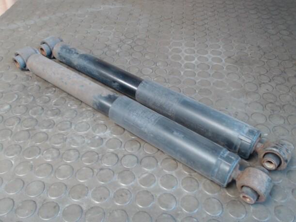 Foto: STOSSDÄMPFER HINTEN eines Citroen C3 Pluriel 1.4