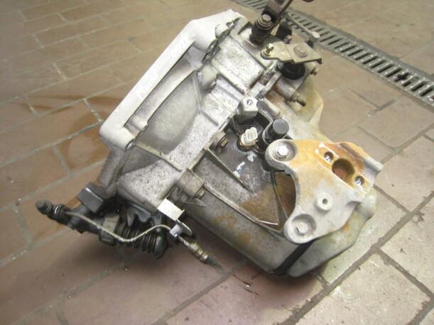 Foto: SCHALTGETRIEBE 5-GANG eines Citroen C3 Pluriel 1.4 TL