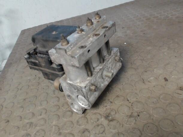 Foto: HAUPTBREMSAGGREGAT ABS eines Opel Vectra GL