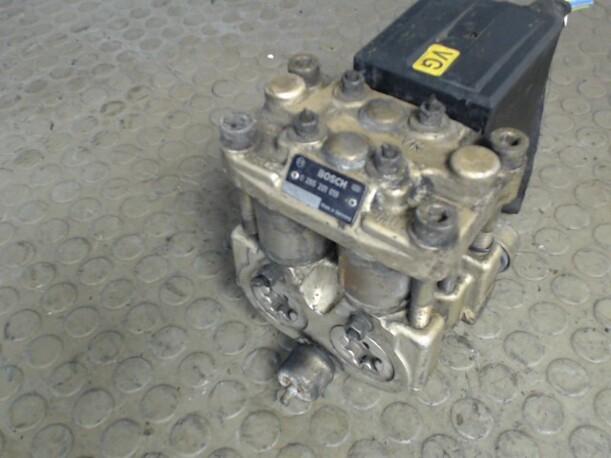 Foto: HAUPTBREMSAGGREGAT ABS eines Opel Vectra 2000 16V