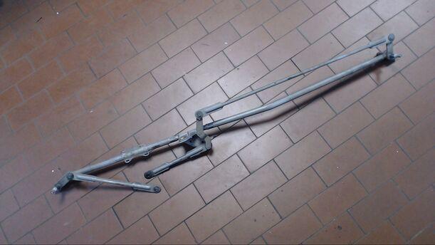 Foto: SCHEIBENWISCHERGESTÄNGE eines Peugeot 307 HDi Break 90 GL
