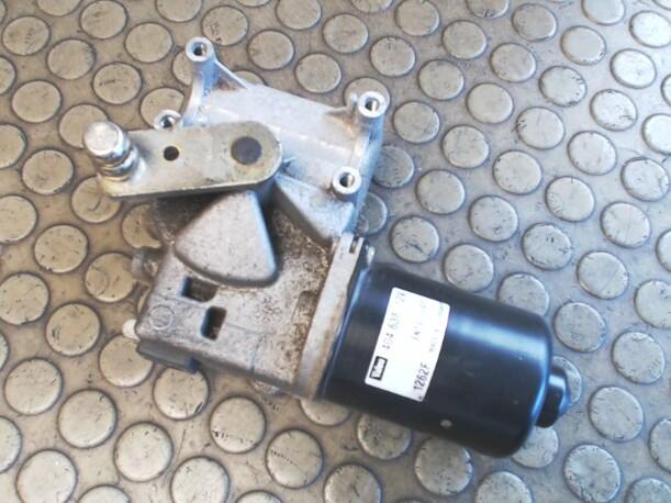 Foto: SCHEIBENWISCHERMOTOR VORN eines Peugeot 307 HDi Break 90 CLX