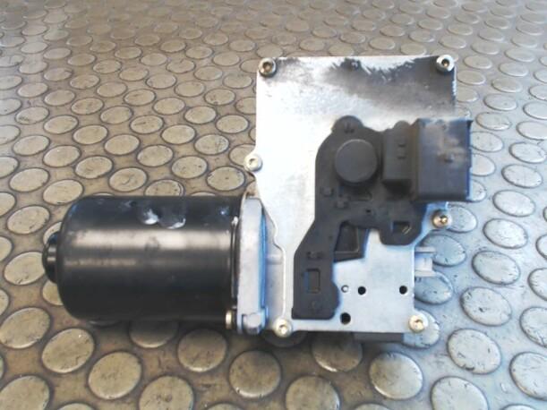 Foto: SCHEIBENWISCHERMOTOR VORN eines Peugeot 307 HDi Break 90 CLX