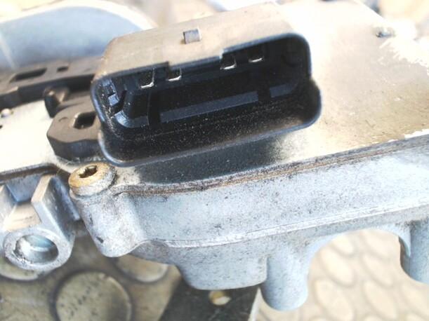 Foto: SCHEIBENWISCHERMOTOR VORN eines Peugeot 307 HDi Break 90 CLX