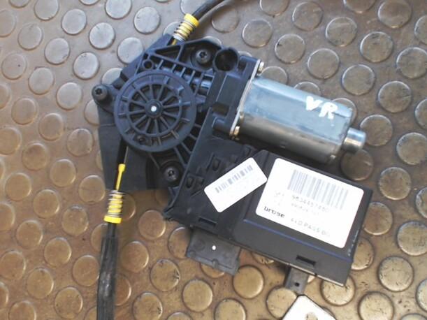 Foto: FENSTERHEBER ELEKTR VORN RECHTS  (4/5-TÜRER) eines Peugeot 307 HDi Break 90