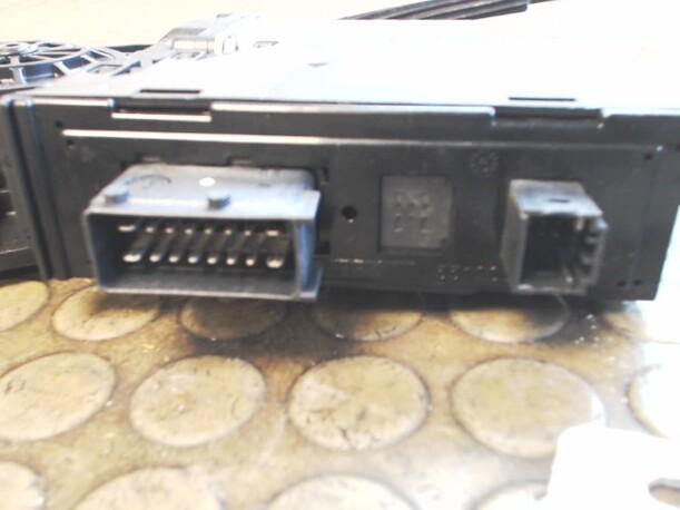 Foto: FENSTERHEBER ELEKTR VORN RECHTS  (4/5-TÜRER) eines Peugeot 307 HDi Break 90