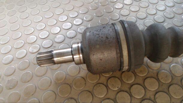 Foto: ANTRIEBSWELLE LINKS eines Peugeot 307 HDi Break 90 GL