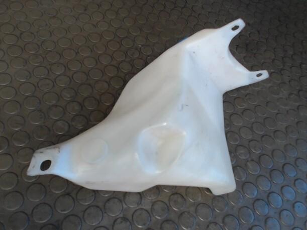 Foto: SCHEIBENWASCHBEHÄLTER eines VW Lupo 1.0 EX