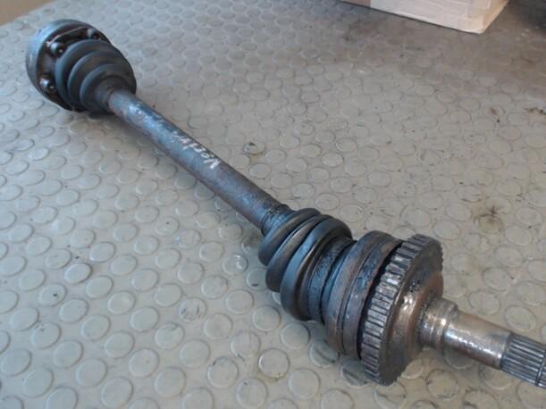 Foto: ANTRIEBSWELLE HINTEN LINKS eines Opel Vectra 4x4