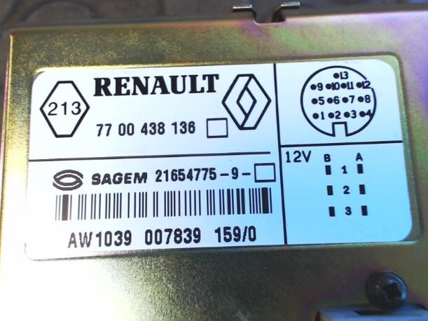 Foto: BILDSCHIRM NAVIGATION eines Renault Scenic 2.0 16V GL