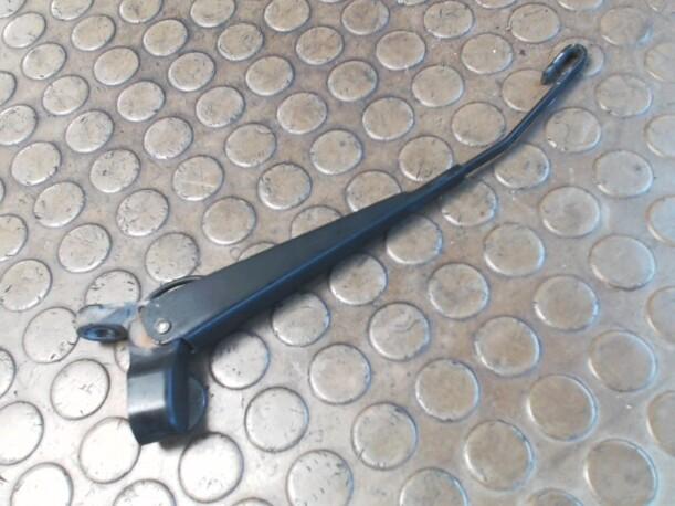 Foto: SCHEIBENWISCHERARM HINTEN eines Ford Focus Turnier