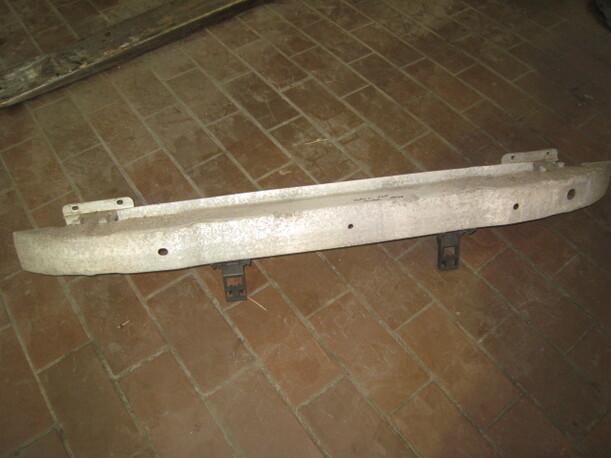 Foto: VERSTÄRKUNG HINTEN eines Opel Vectra 1.9 CDTI DPF CL