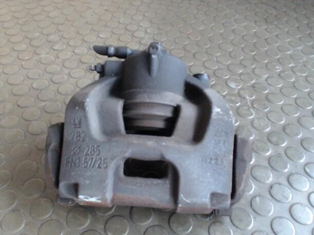 Foto: BREMSSATTEL VORN RECHTS eines Opel Vectra 1.9 CDTI DPF CD