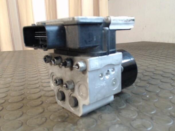 Foto: HAUPTBREMSAGGREGAT ABS eines Opel Vectra 1.9 CDTI DPF CD
