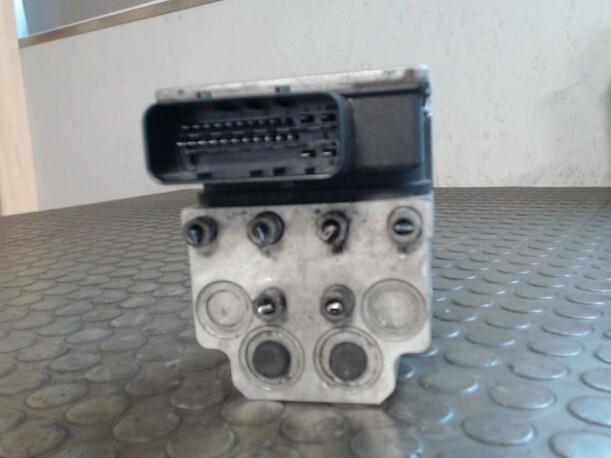 Foto: HAUPTBREMSAGGREGAT ABS eines Opel Vectra 1.9 CDTI DPF CD