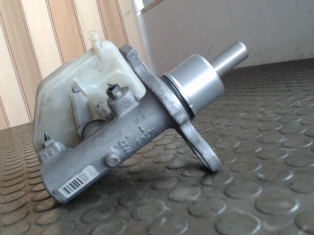 Foto: HAUPTBREMSZYLINDER eines Opel Vectra 1.9 CDTI DPF CD