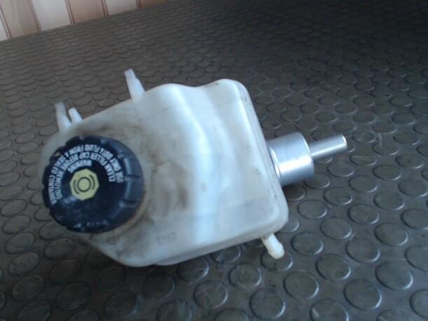 Foto: HAUPTBREMSZYLINDER eines Opel Vectra 1.9 CDTI DPF CD
