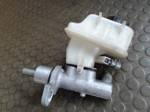 Foto: HAUPTBREMSZYLINDER eines Opel Vectra 1.9 CDTI DPF CD