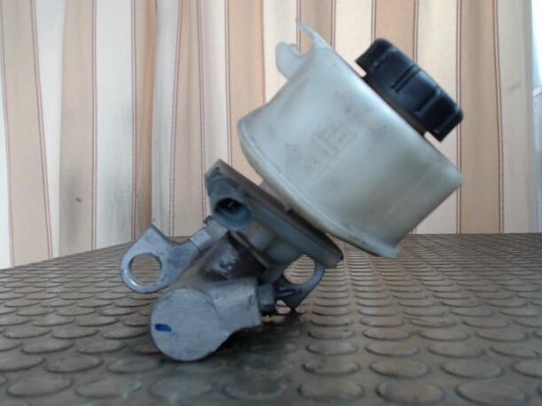 Foto: HAUPTBREMSZYLINDER eines Opel Vectra 1.9 CDTI DPF CD