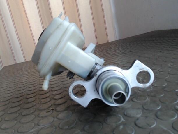 Foto: HAUPTBREMSZYLINDER eines Opel Vectra 1.9 CDTI DPF CD