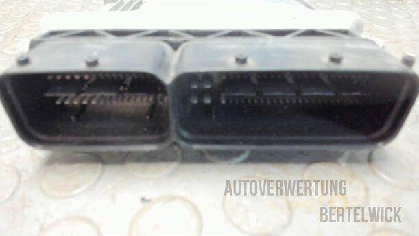Foto: STEUERGERÄT DIESELEINSPRITZUNG eines Opel Vectra 1.9 CDTI DPF CD