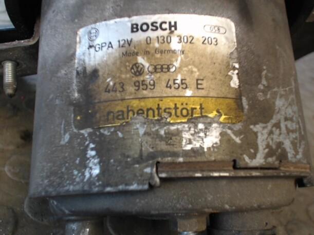 Foto: ELEKTROLÜFTER eines Audi 100 Avant 2.3 E