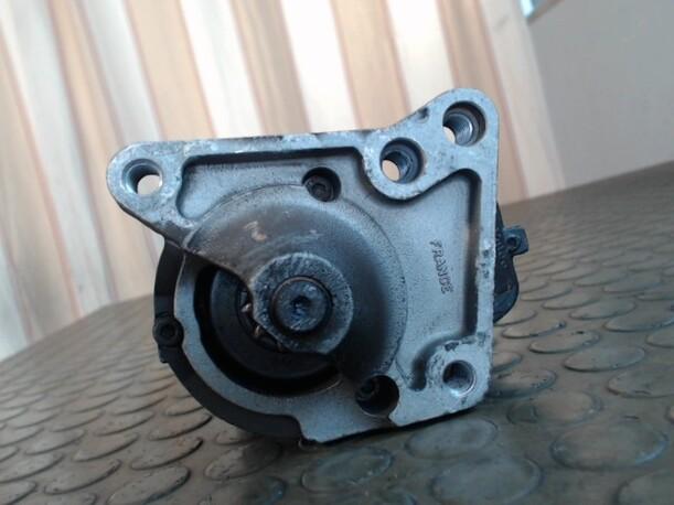 Foto: ANLASSER / STARTER eines Renault Clio 1.6 EX