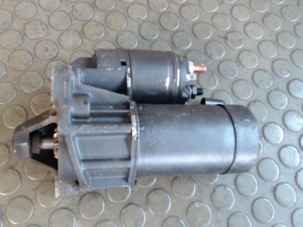 Foto: ANLASSER / STARTER eines Renault Clio 1.6 EX