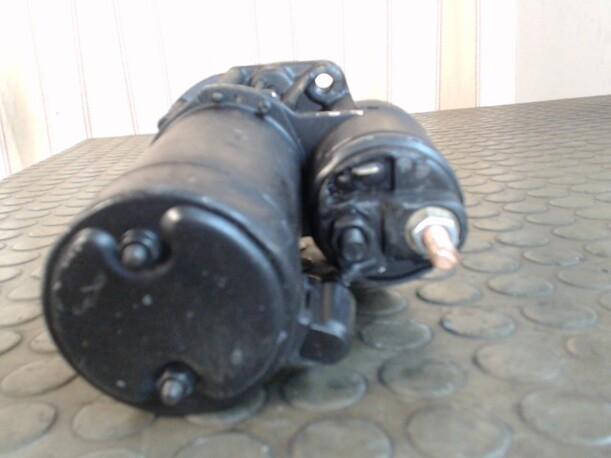 Foto: ANLASSER / STARTER eines Renault Clio 1.6 EX