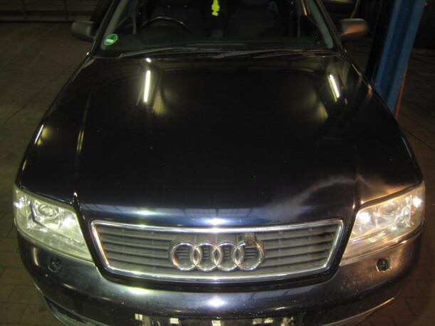 Foto: MOTORHAUBE eines Audi A6 Avant 2.4 CD
