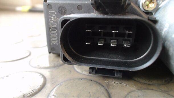 Foto: MOTOR FENSTERHEBER HINTEN RECHTS eines Audi A6 Avant 2.4 EX