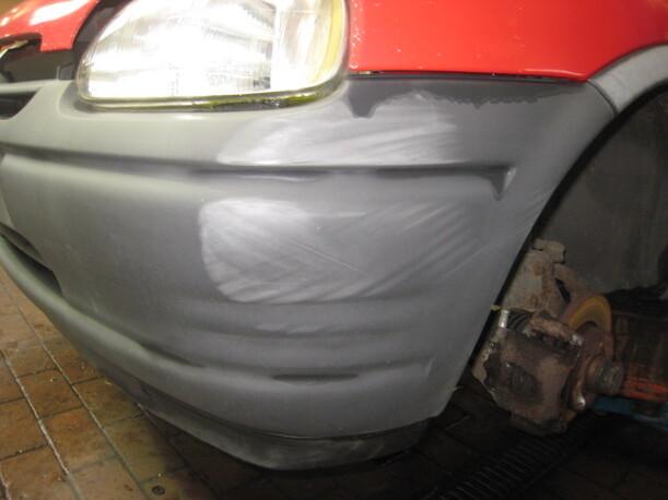 Foto: STOßFÄNGER / STOßSTANGE VORNE eines Opel Corsa EX