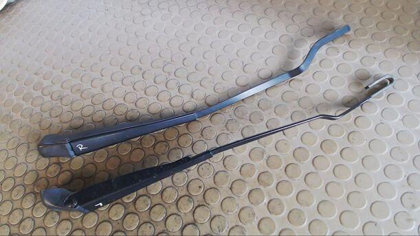 Foto: SCHEIBENWISCHERARME VORN eines Ford Galaxy 16V