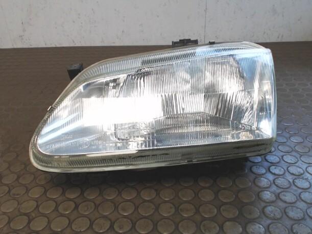 Foto: SCHEINWERFER LINKS eines Renault Megane 1.6e GL