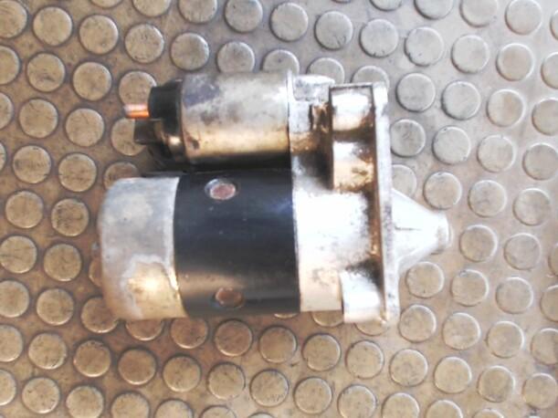 Foto: ANLASSER / STARTER eines Renault Megane 1.6e GL
